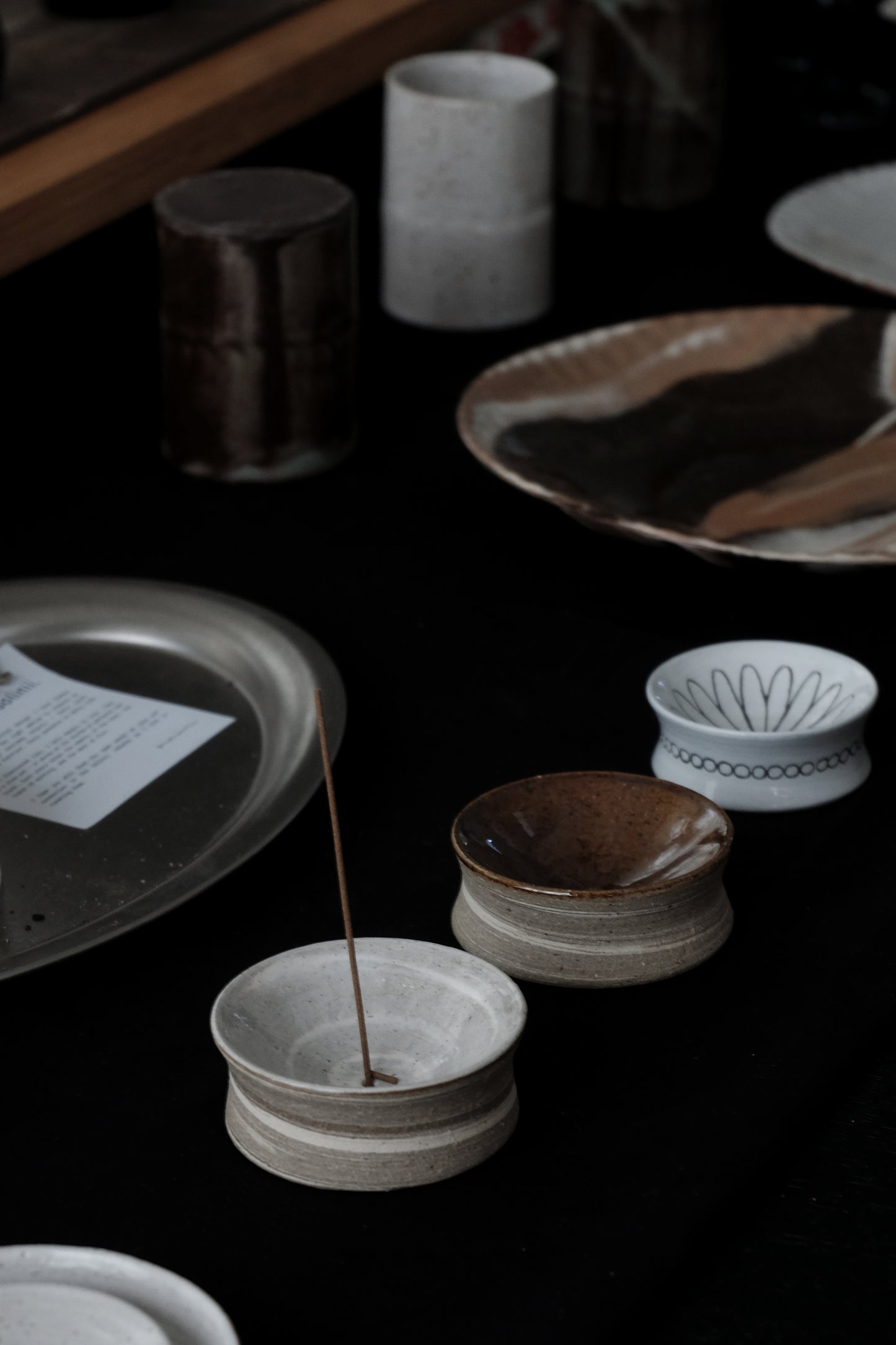 渦 INCENSE HOLDER | mono circle in tri-colour porcelain