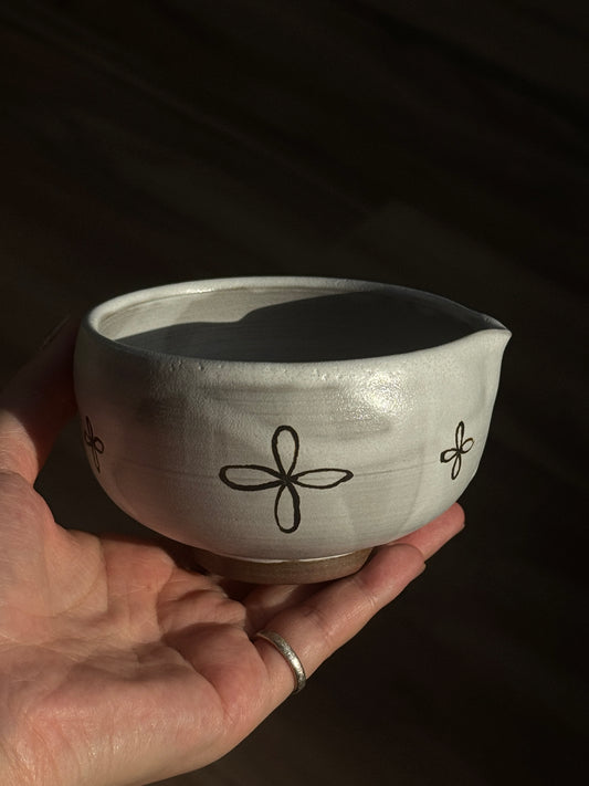 沫 CHAWAN | spouted matcha bowl in satin white