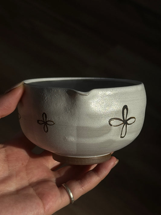 沫 CHAWAN | spouted matcha bowl in satin white