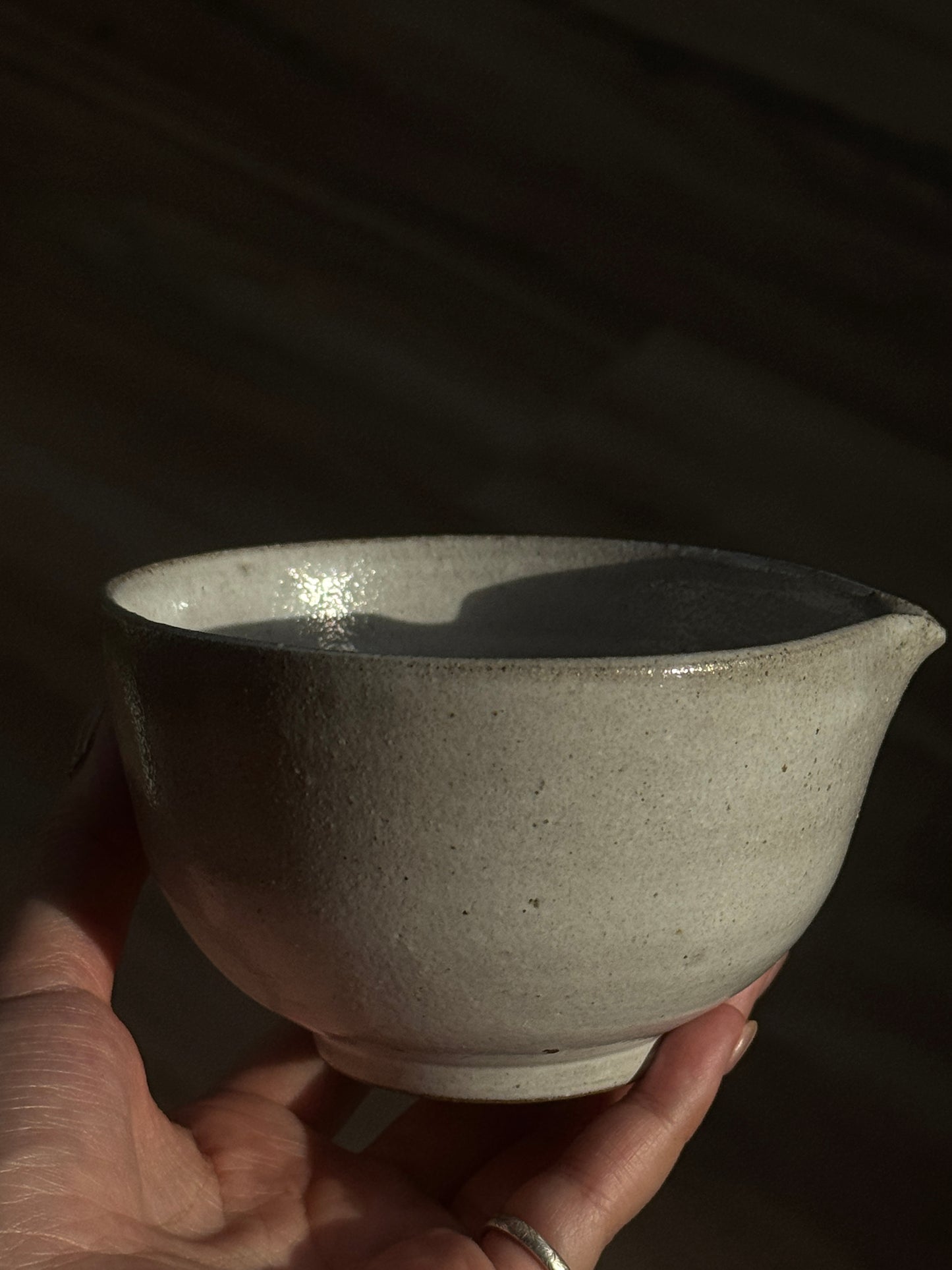 漠 CHAWAN | spouted matcha bowl set in glossy white