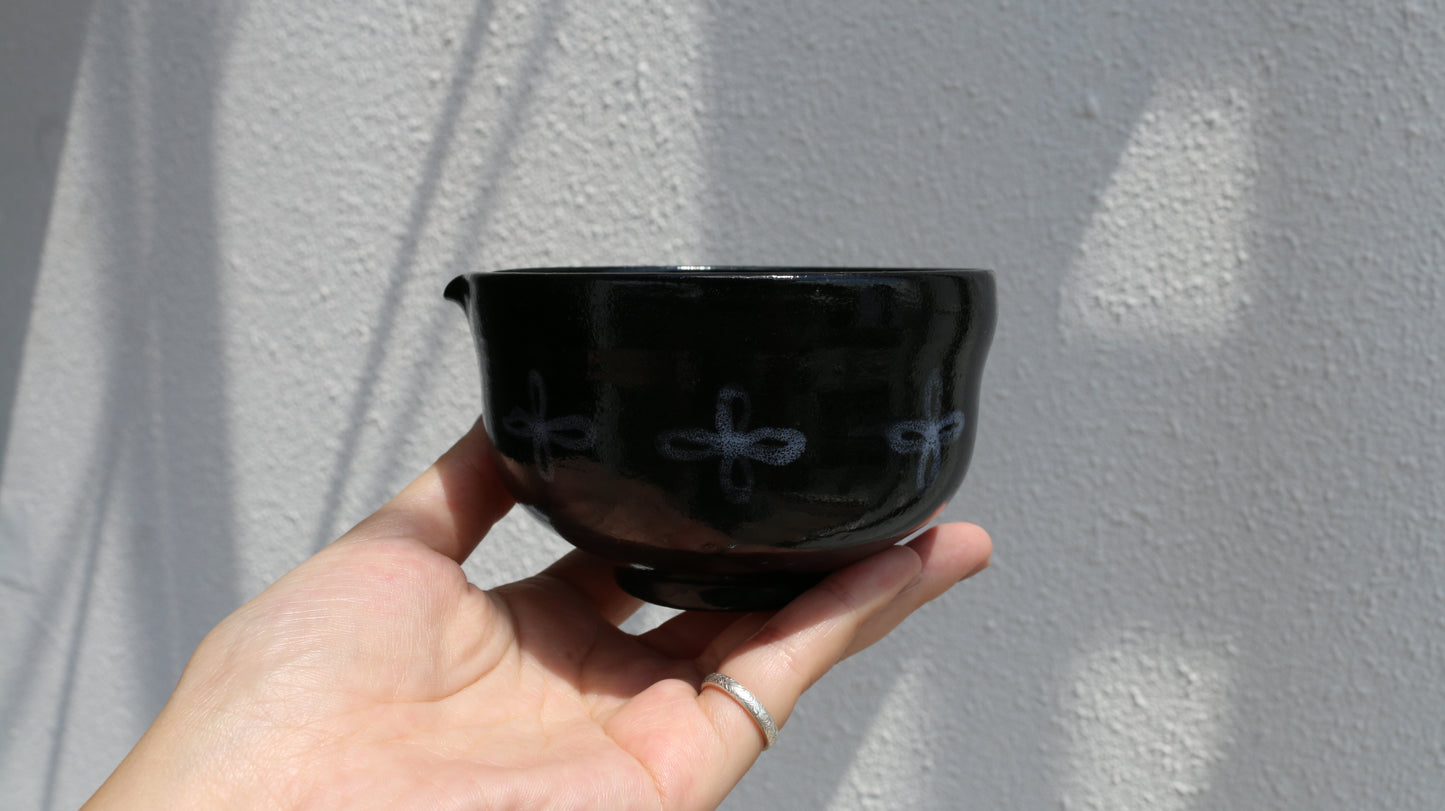 墨 CHAWAN SET | spouted matcha bowl with chasen holder set in black glaze
