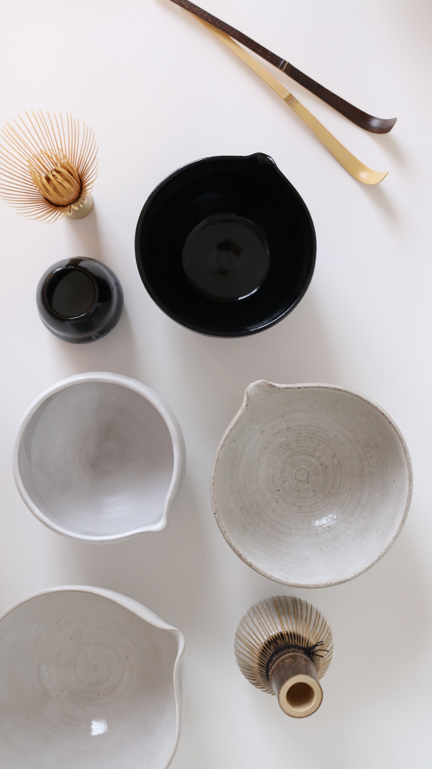 墨 CHAWAN SET | spouted matcha bowl with chasen holder set in black glaze