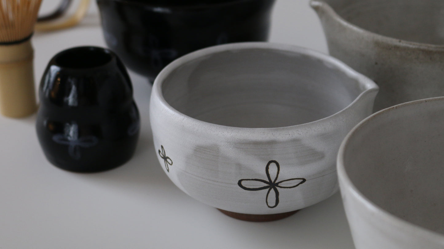 沫 CHAWAN | spouted matcha bowl in satin white