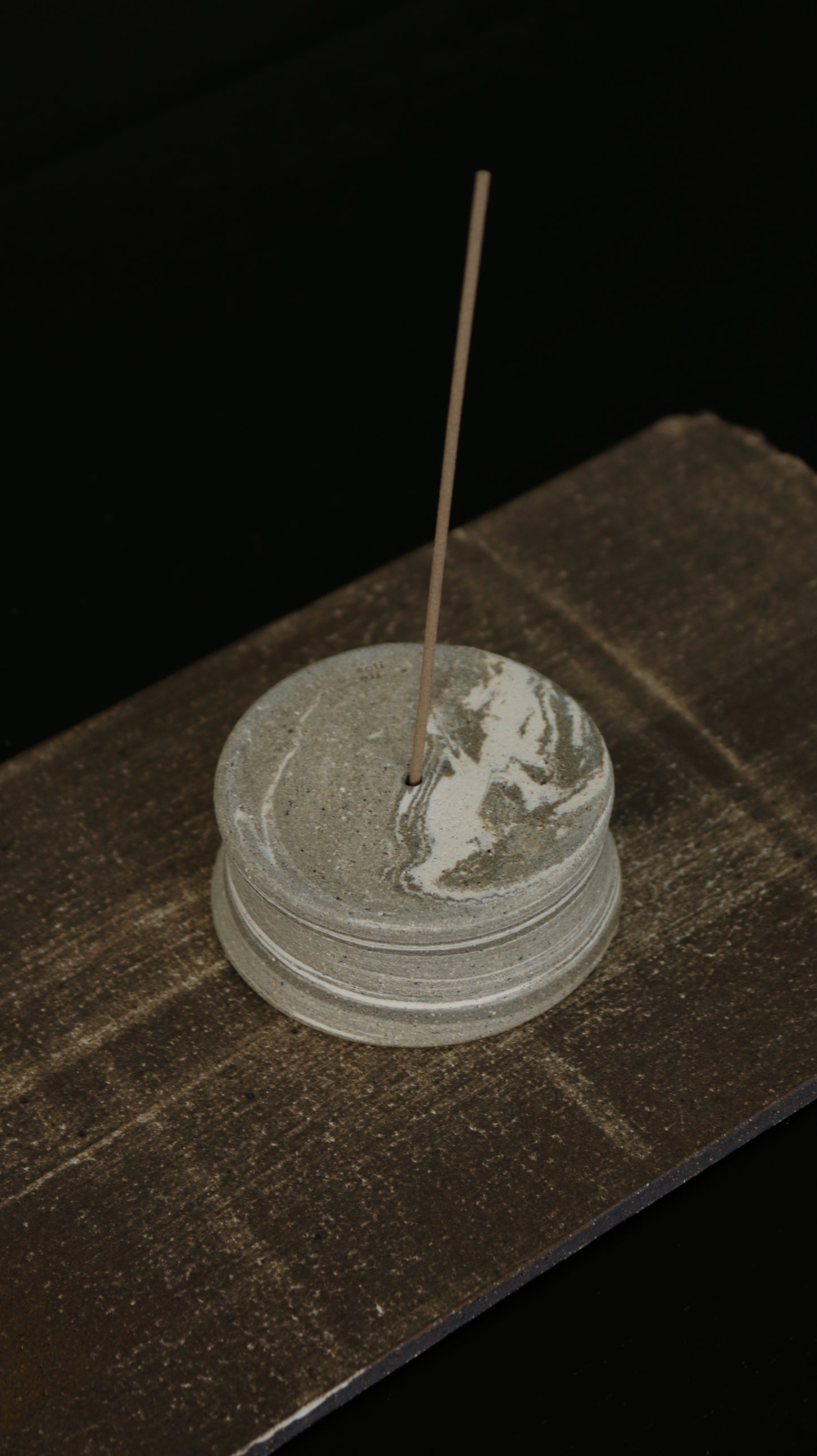 渦 INCENSE HOLDER | mono circle in white marble