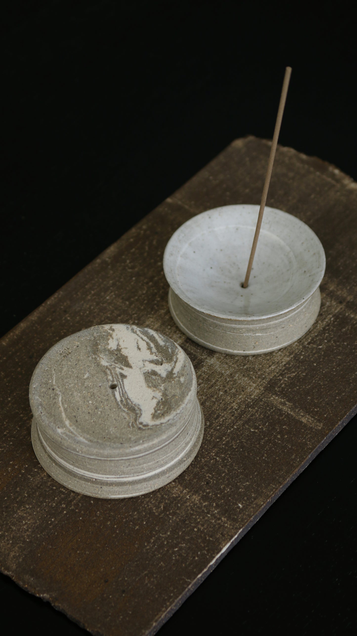 渦 INCENSE HOLDER | mono circle in white marble